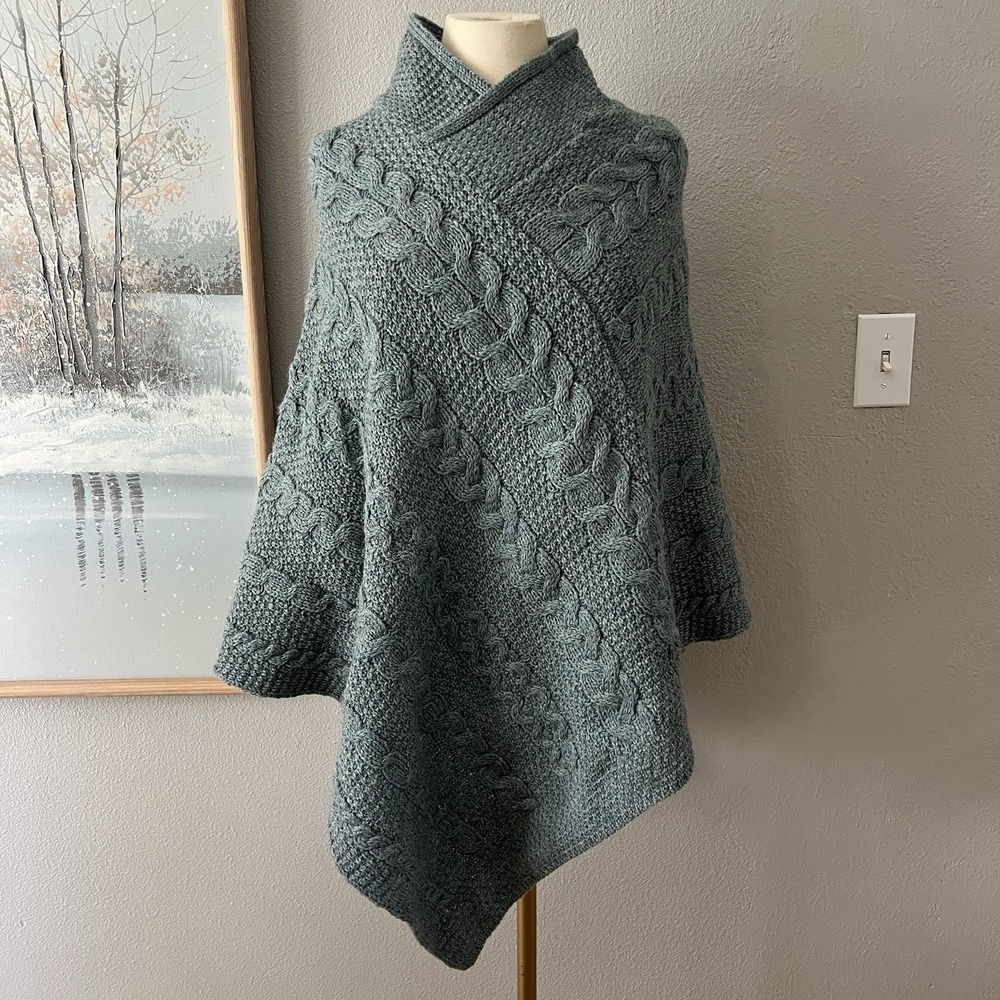 Vintage new Wool Irish Poncho One Size Sea Green Cozy Cottagecore cable knit